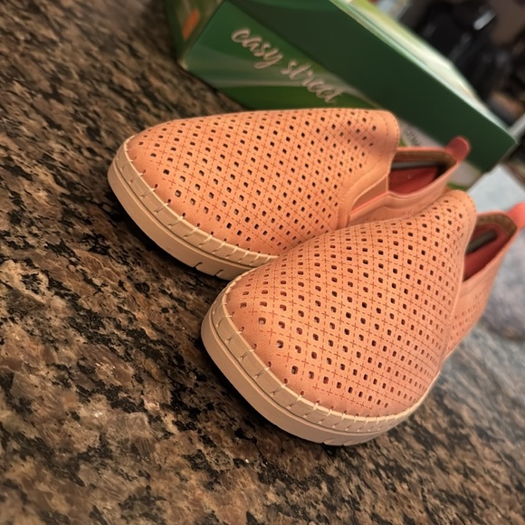 Easy street fresh blush gore slip on sneakers NIB 10WW - Picture 6 of 13